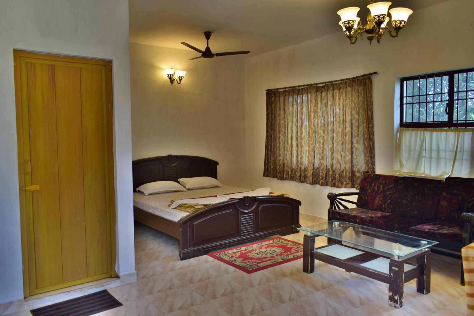 Silent Waters Resorts Yelagiri Esterno foto